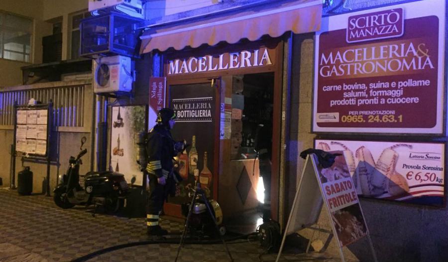 Intimidazione ad una macelleria, tragedia evitata grazie ai vigili del fuoco 51 macelleria rc