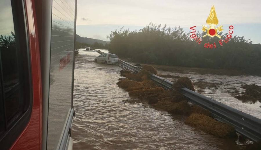 Maltempo, in 6 ore caduti 300 millimetri d'acqua. Crollato un ponte a Curinga 51 maltempo 05 ott