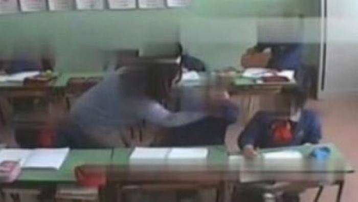 maltrattamenti scuola