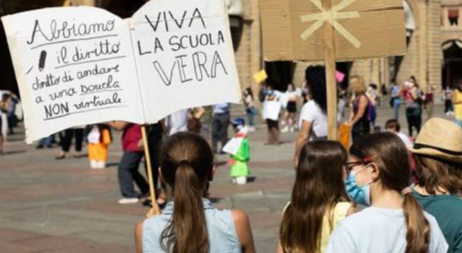 Studenti cosentini in piazza contro la didattica a distanza 51 manifestazione contro didattica distanza