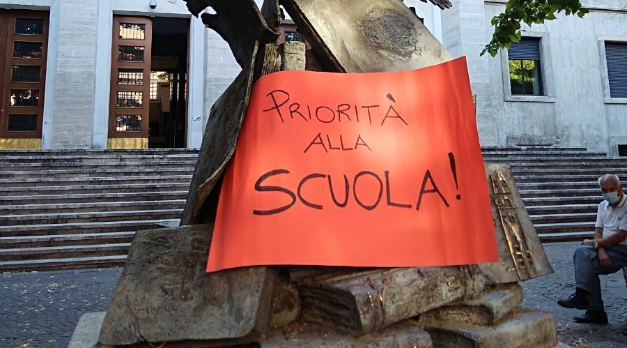 “Priorità alla Scuola”, manifestazione anche a Cosenza 55 manifestazione scuola cosenza 02