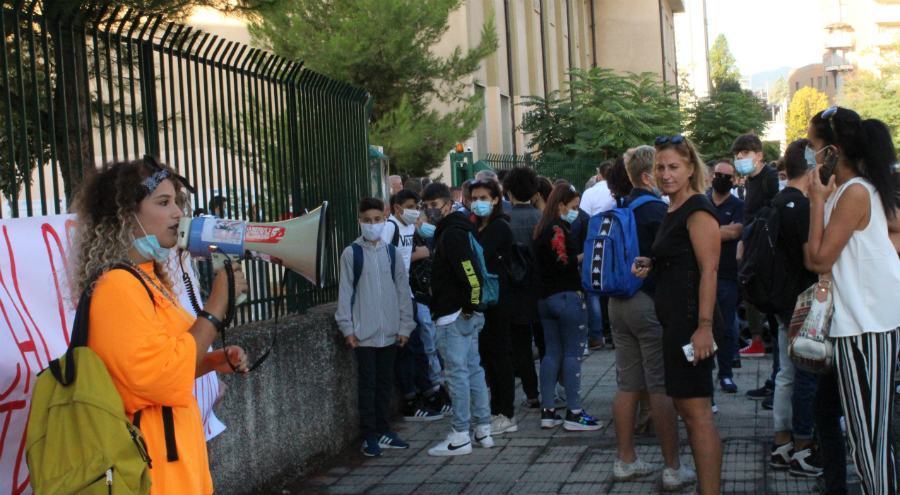Cosenza, domani studenti in piazza per "conquistare il rientro in sicurezza" 51 manifestazione studenti cosenza