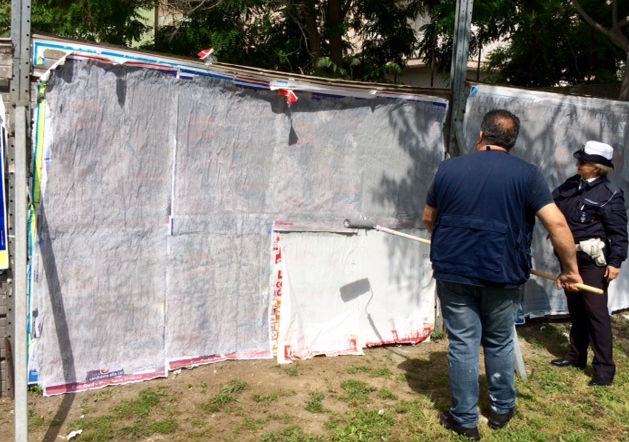 Elezioni Cosenza, multe salate e sequestri per le affissioni abusive 77 manifesti abusivi