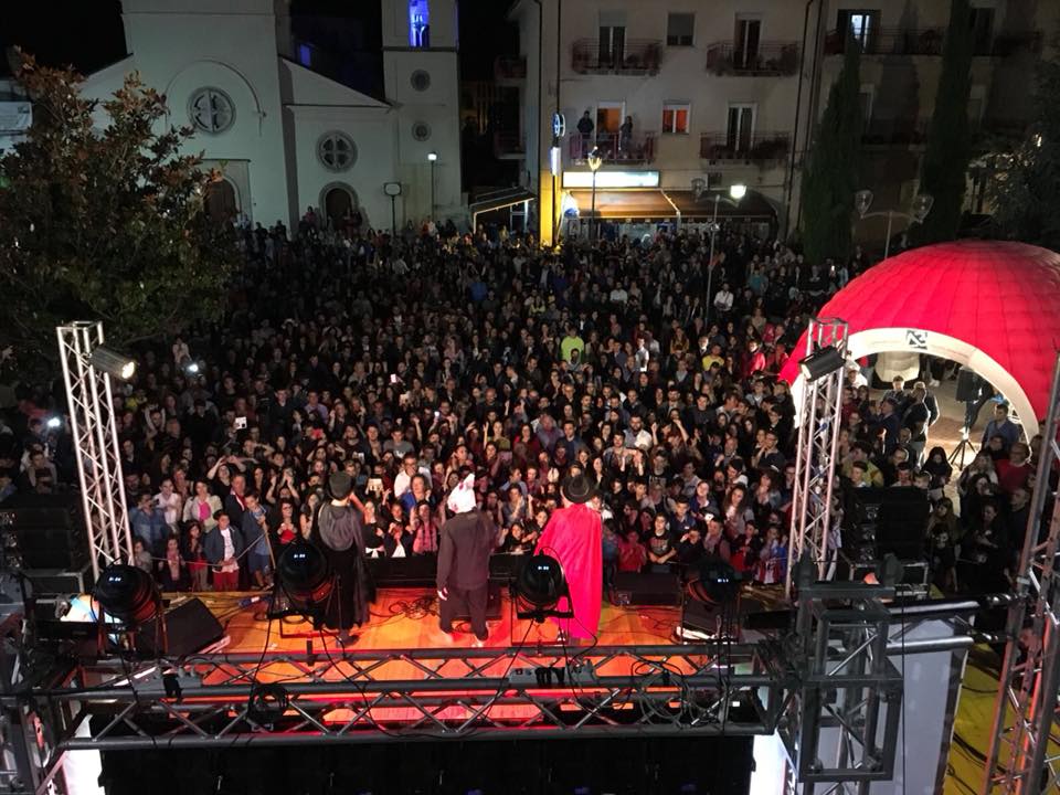Lasciano il palco della festa in piazza, il sindaco li multa 58 marano principato