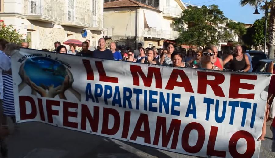 Sit in di protesta sulla Statale 18, per le condizioni del mare, il degrado e la spazzatura 53 mare sporco nicotera manifestazione