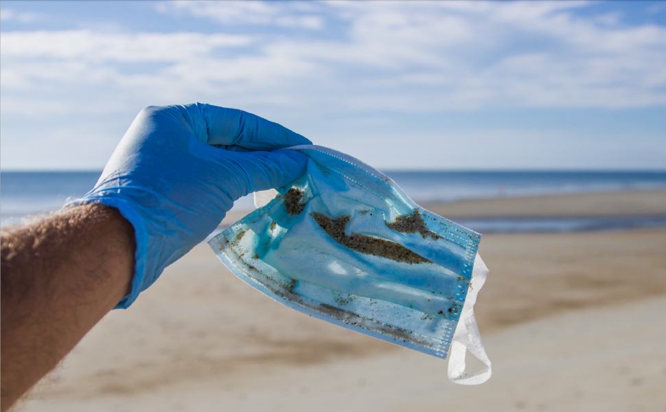 Rifiuti sulle spiagge, due su tre sono guanti e mascherine 51 mascherine spiaggia mare rifiuti