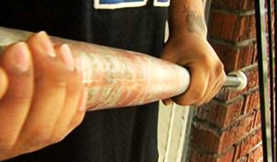 Girava armato di una mazza da baseball per "guardia del corpo" 51 mazza 2 1