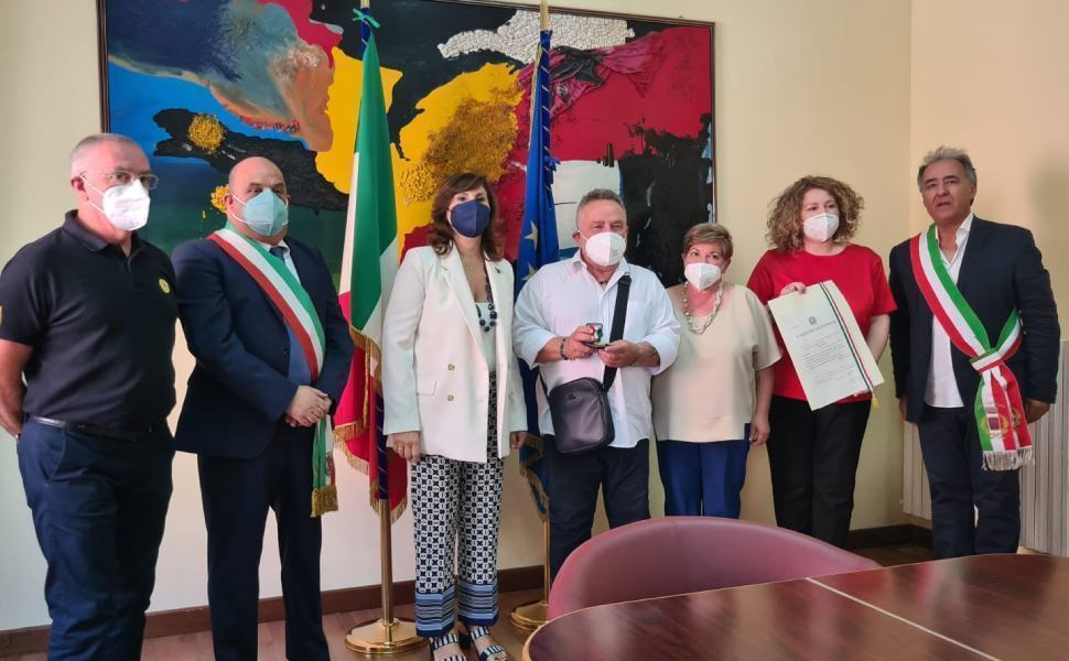Raganello, consegnata medaglia al valor civile alla memoria di Antonio De Rasis 51 medaglia valor civile de rasis raganello prefettura cosenza
