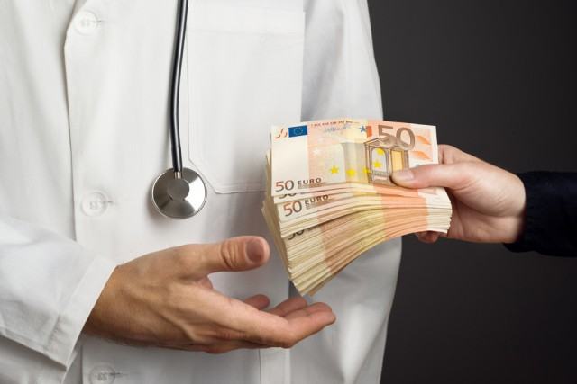 Chi sono i medici pagati dalle case farmaceutiche e quanto denaro incassano (ELENCO) 65 medici 1 1