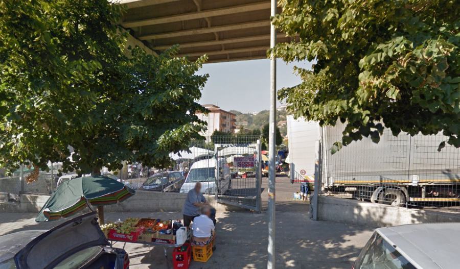 Cosenza: chiuso mercato di via Asmara, produttori e coltivatori in piazza dei Bruzi 51 mercato via asmara cosenza