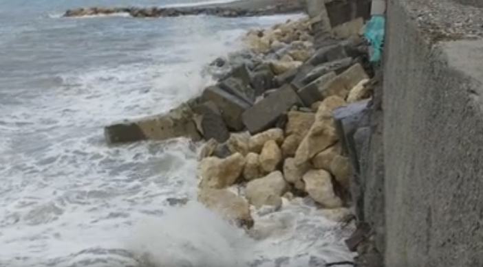 LA SEGNALAZIONE - Emergenza a Messinette di Fuscaldo, case e strade divorate dal mare (VIDEO) 51 messinette-di-fuscaldo