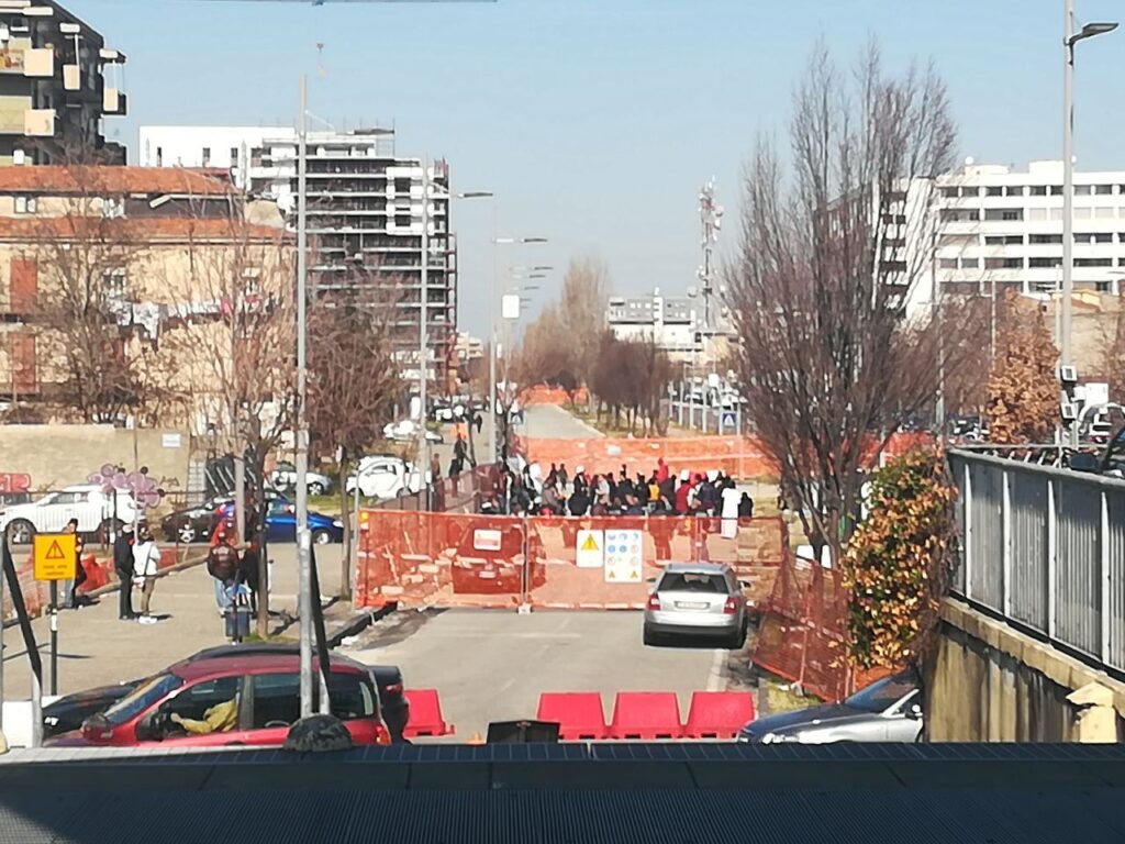 Termina l''occupazione' di Viale Parco, senzatetto convocati dal Prefetto 1 metro protesta viale parco 1