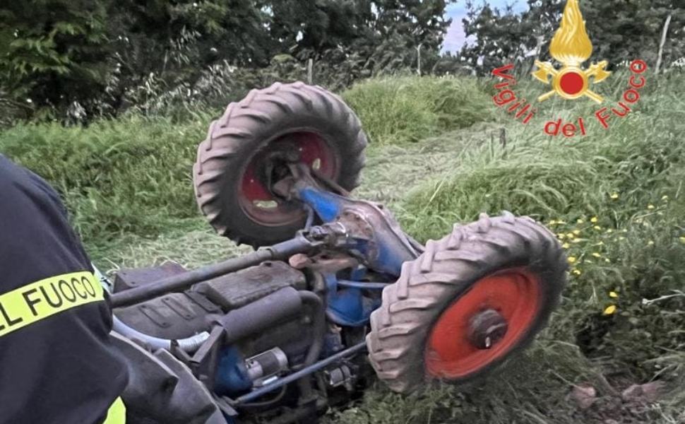 mezzo agricolo andali