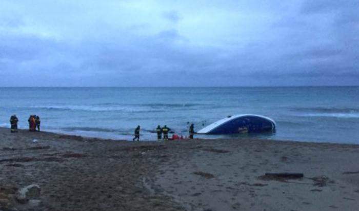 migranti barca melissa 1