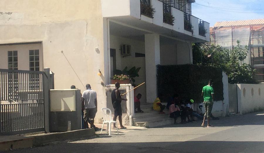 migranti cas amantea 01