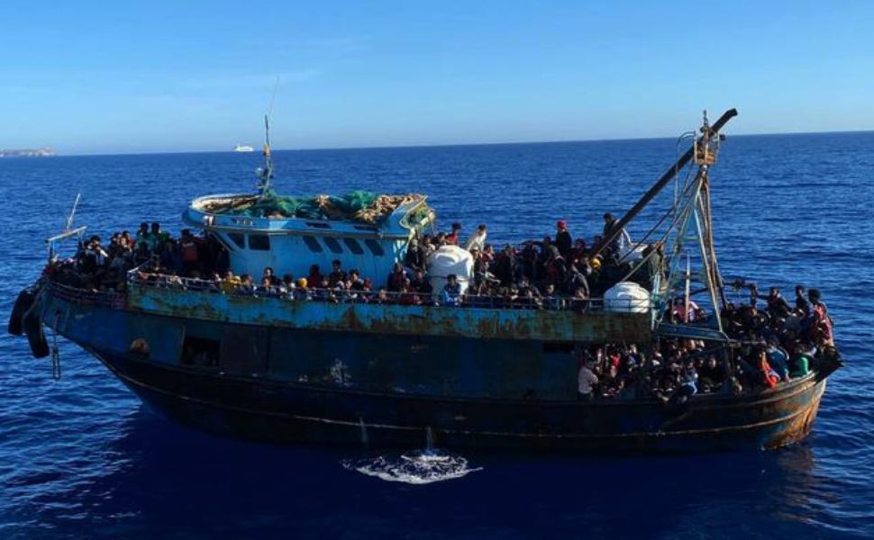 Sbarchi, in Calabria arrivati ieri sera 300 migranti 51 migranti peschereccio