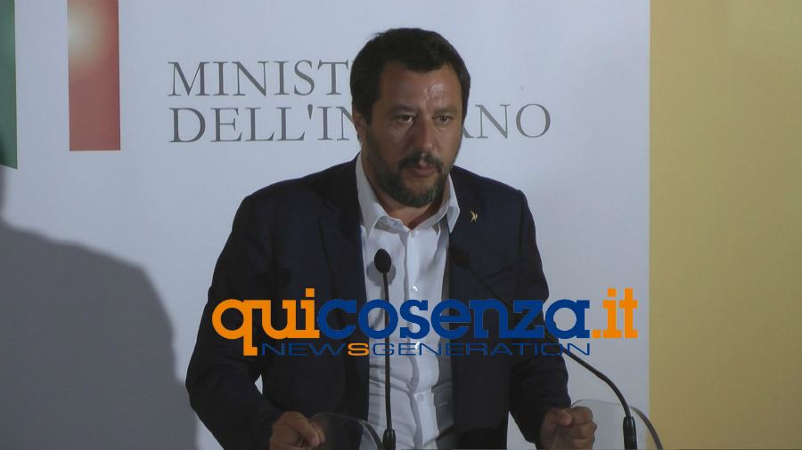 Salvini gioisce per l'arresto di Lucano: "Ha accolto migranti ed i calabresi emigrano". Domani interrogatorio 51 ministro Matteo Salvini