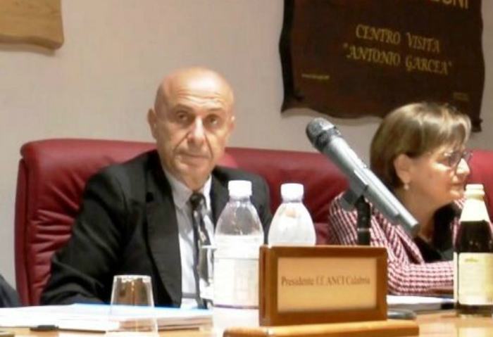 Intesa per aderire allo Sprar, siglata anche da Cosenza e Rende 53 minniti e latella