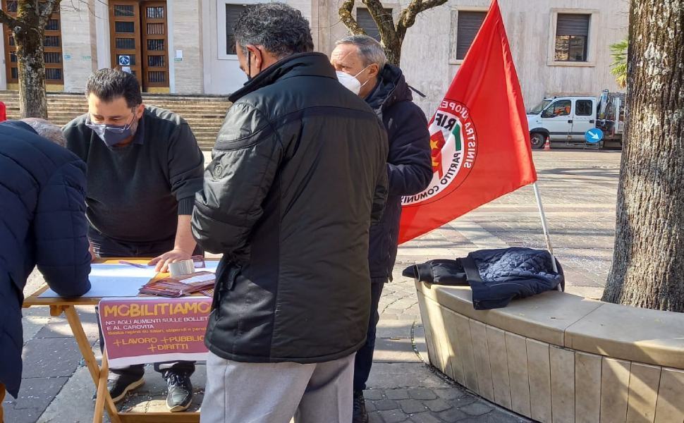 Cosenza, partita la mobilitazione contro caro bollette e legge Fornero 51 mobilitazione PRC Caro bollette e legge fornero