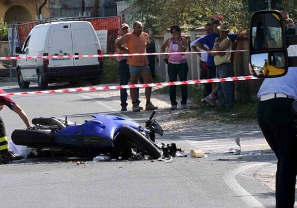 Grave incidente stradale, giovane motociclista muore sul colpo 51 motociclista