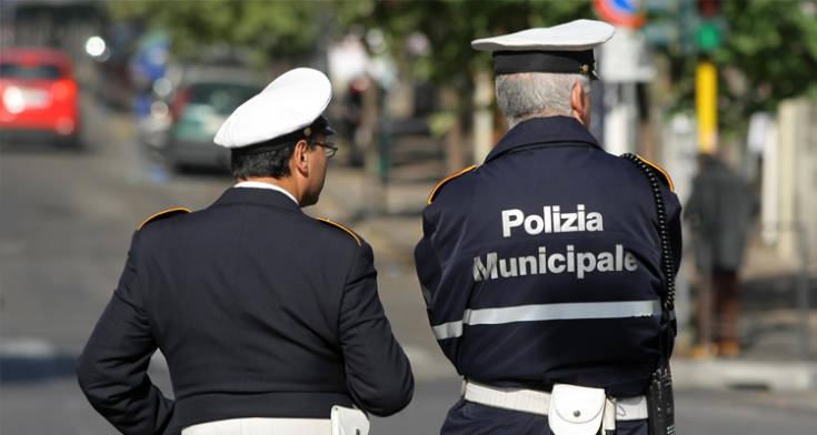 Fuggono dal Nord e violano quarantena, beccate al ristorante e denunciate 51 municipale polizia abusivismo 1
