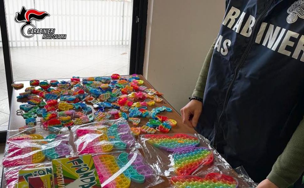 Controlli dei Nas, sequestrati giocattoli contraffatti 51 nas rc 1