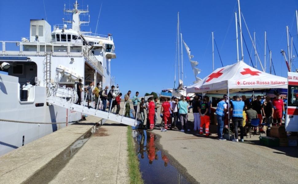 nave diciotti migranti crotone