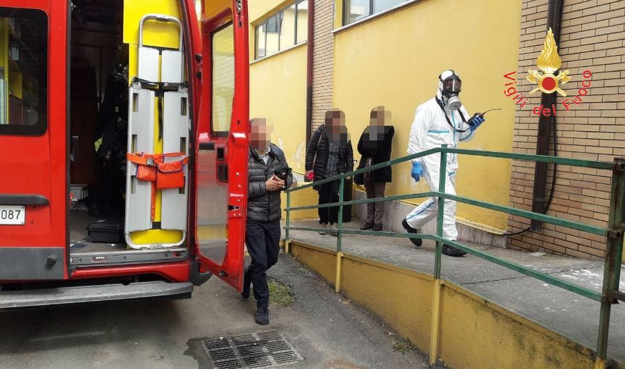 Creolina a scuola, interdetto accesso. Ignoti penetrati nella notte in istituto 55 nbcr vigili del fuoco cz copertina