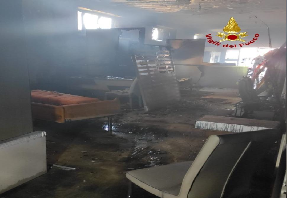 negozio arredamenti cortocircuito 1