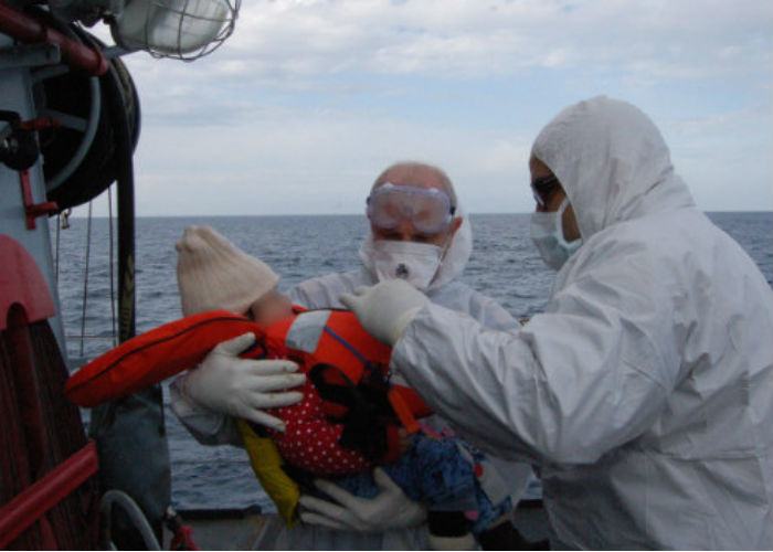 Sbarco di migranti in Calabria, intercettate 72 persone su una barca a vela 51 sbarchi calabria