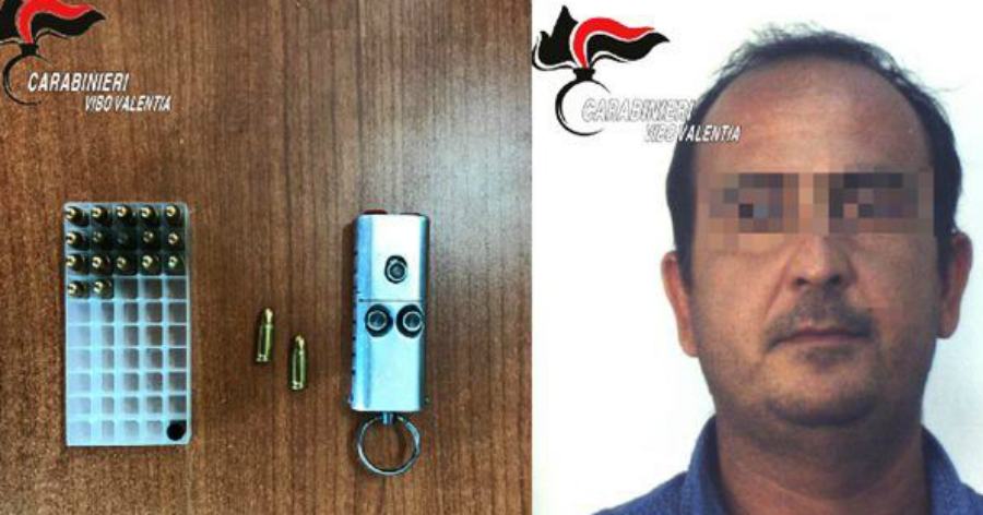 Fermato con una pistola a forma di chiave dell'auto, arrestato 51 nicotera arma portachiavei