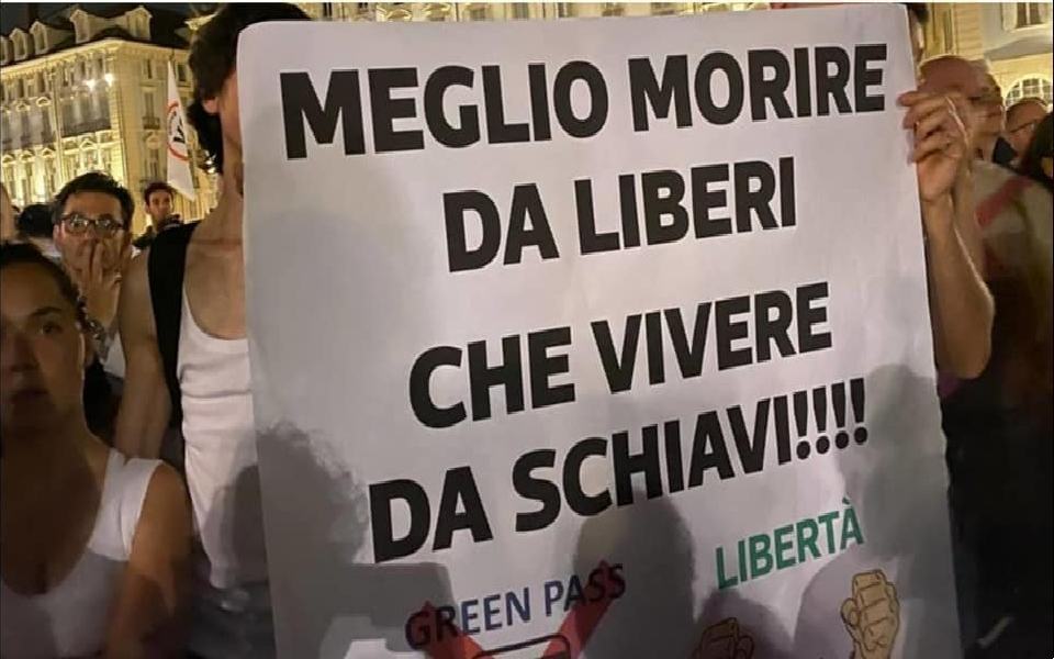 Green pass sui treni, protestano i no vax "bloccheremo le stazioni" 77 no vax 2 1 1