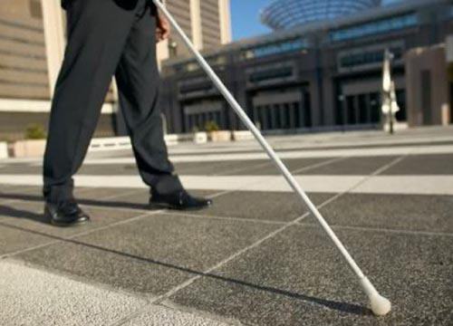 Cosenza è la città italiana più accessibile ai non vedenti grazie ai numerosi percorsi e segnali tattilo-vocali 209 non vedente