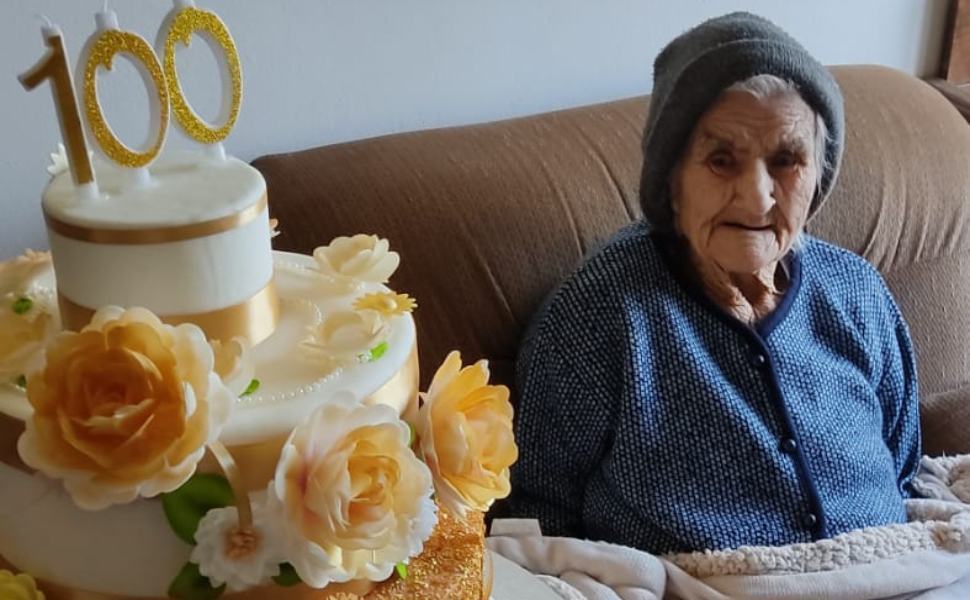 Nonna Elvira soffia 100 candeline: la supereroina della famiglia Ferraro 51 nonna elvira