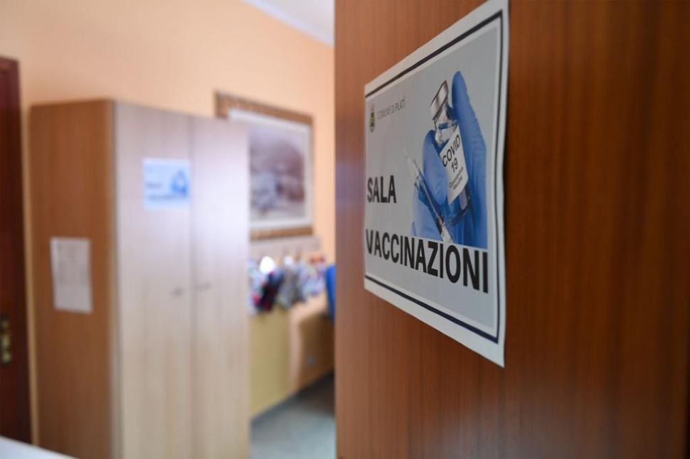 occhiuto centro vaccinale plati2