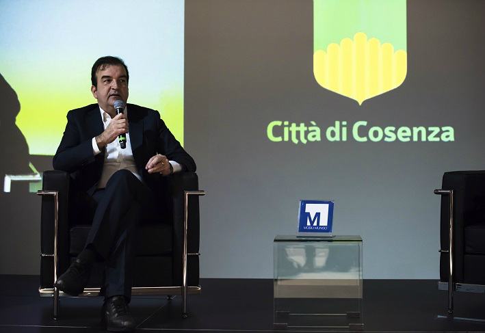 occhiuto conferenza fine anno