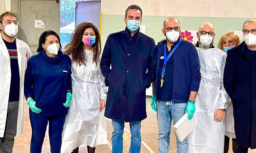 occhiuto palazzetto associazioni cosenza vaccini