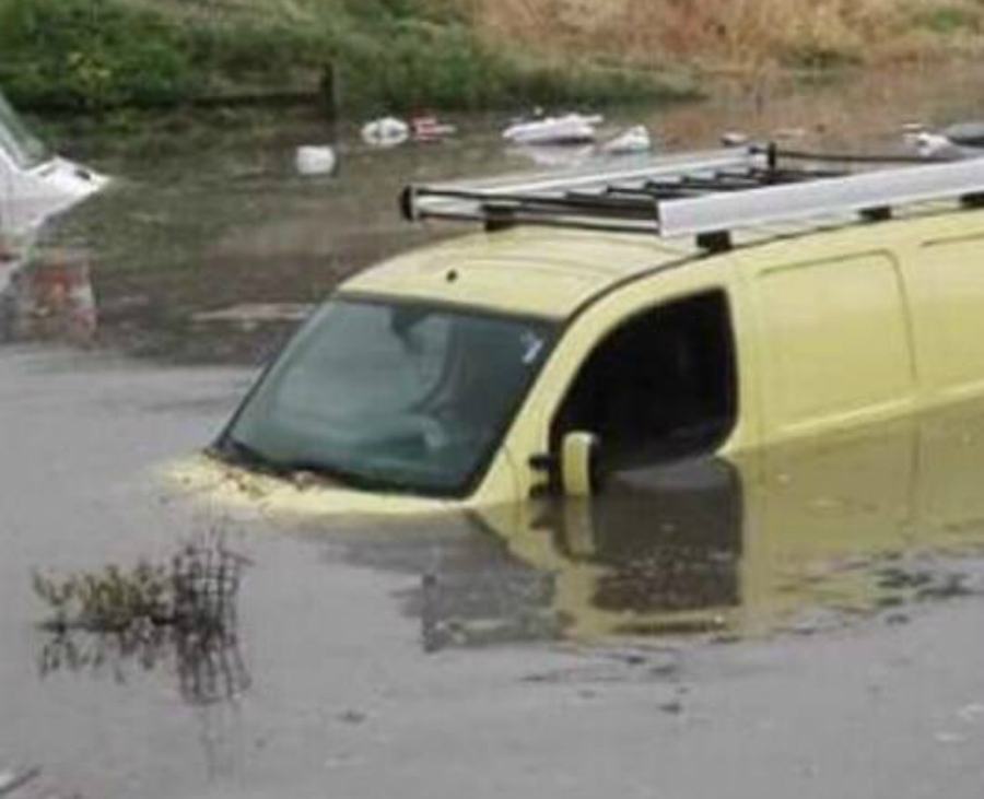 Maltempo a Cosenza: crolla parte di un canalone, 3 famiglie evacuate 77 ok copert