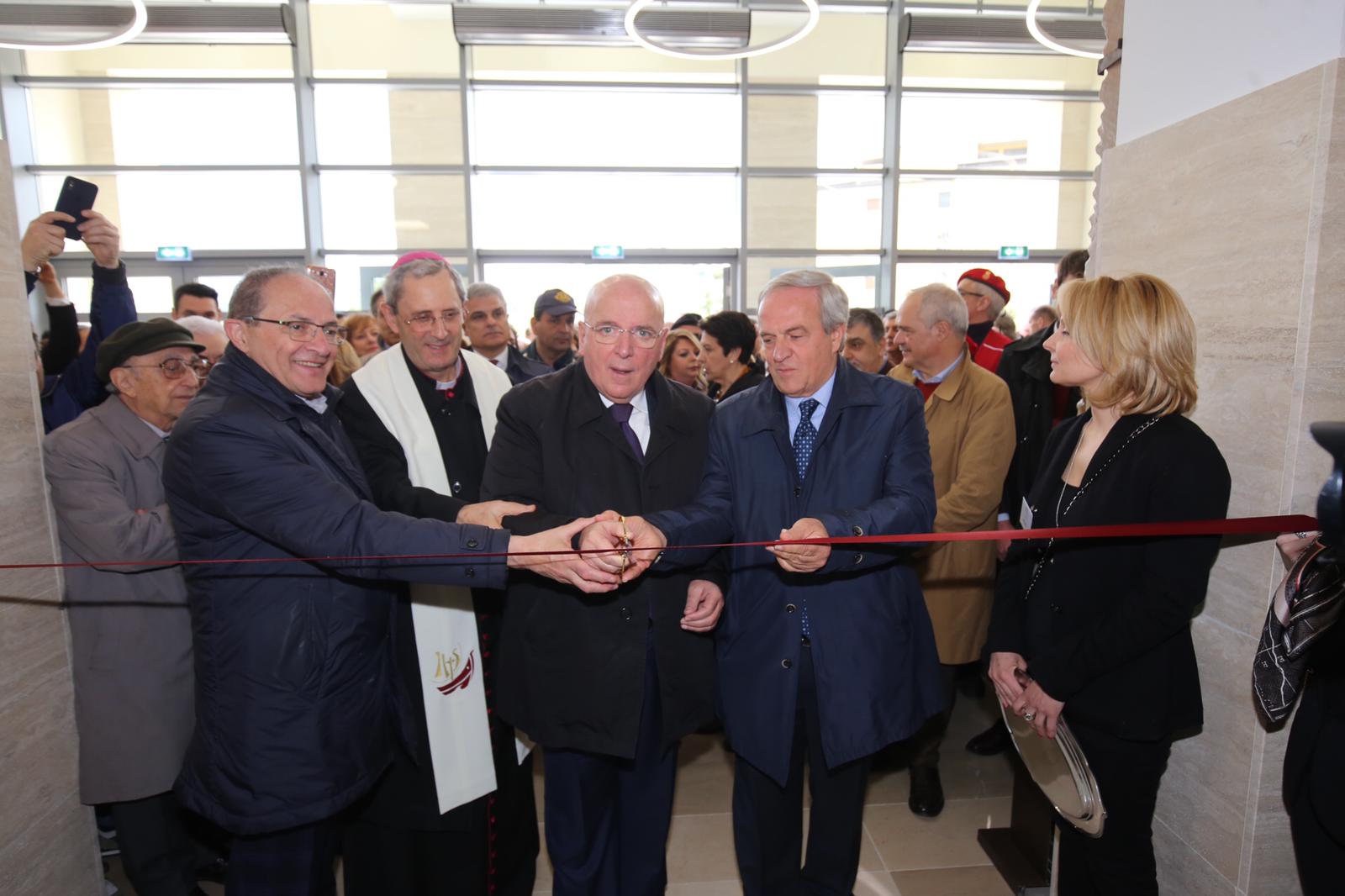 Dopo 40 anni aperto l'ingresso dell'Annunziata, Oliverio: "subito il nuovo ospedale" 53 oliverio annunziata
