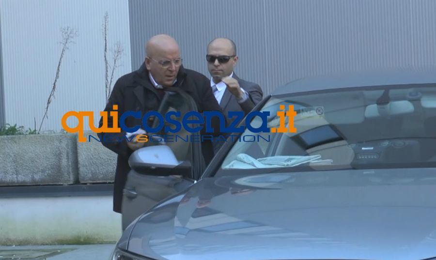 Obbligo di dimora confermato per Oliverio, centrodestra: "faccia un passo indietro" 51 oliverio indagato uscita riesame 01