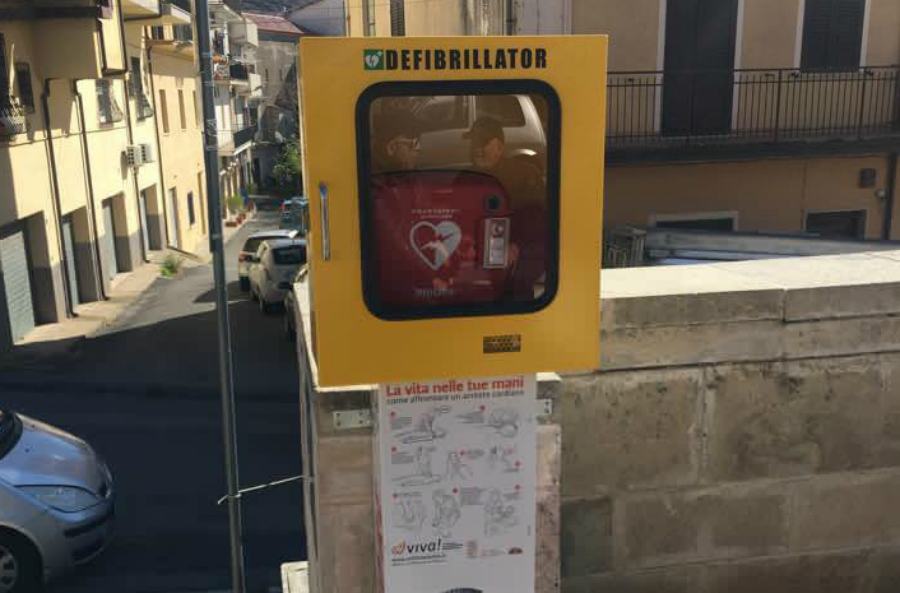 Quarantenne in arresto cardiaco mentre è in piazzetta: salvo grazie al defibrillatore 53 oop