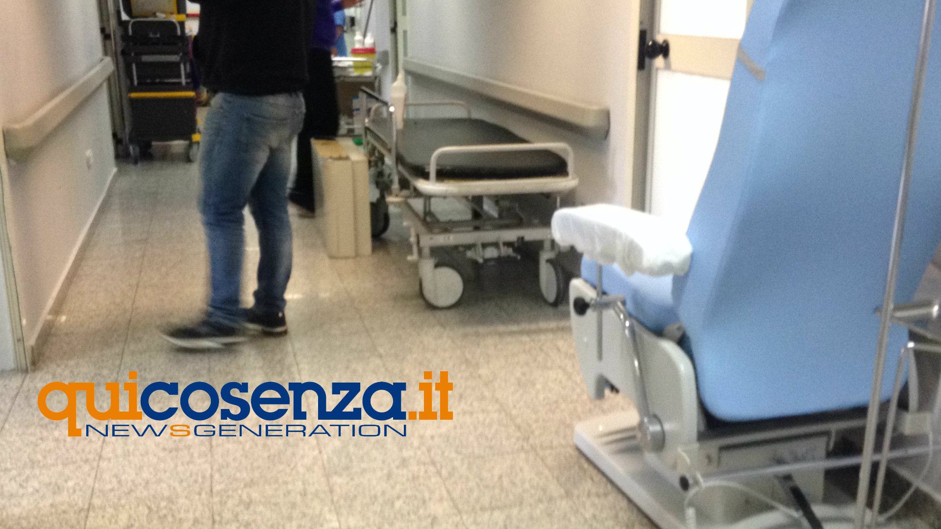 Pronto Soccorso, paziente esasperato picchia medico ed infermiere 51 ospedale cosenza 5 3