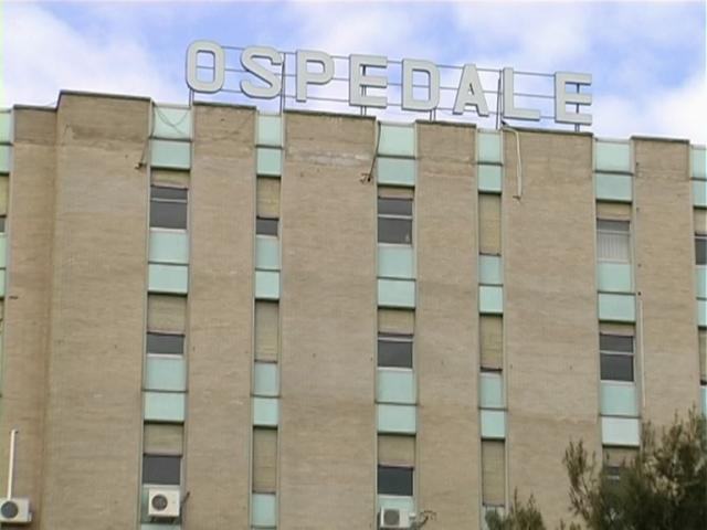 Accoltellato e colpito con un bastone, grave un fruttivendolo di 45 anni 51 ospedale crotone 2