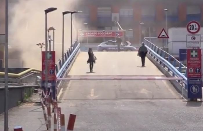 Densa nube di fumo dai sotterranei dell'Annunziata, saltata una cabina elettrica. Nessun ferito 59 ospedale incendio