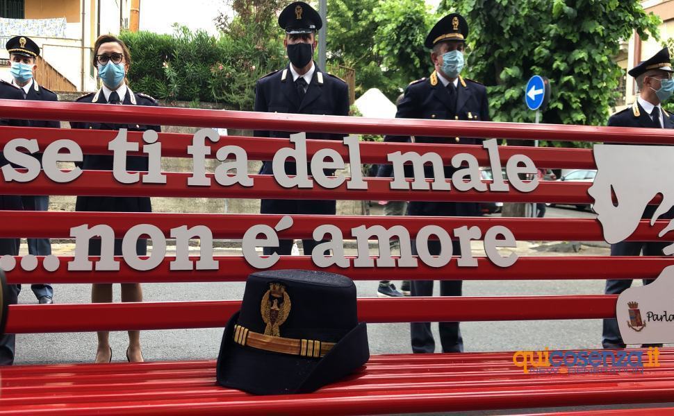 panchina rossa questura cosenza 01