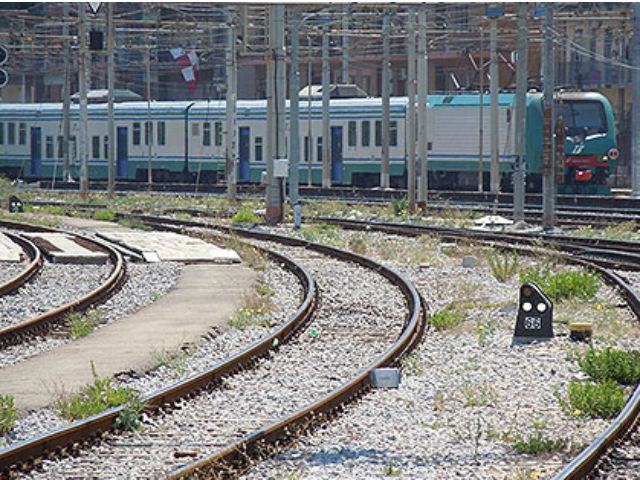 Bloccati per oltre un'ora nel tunnel Paola - Cosenza senza aria condizionata 60 paola treno bloccato