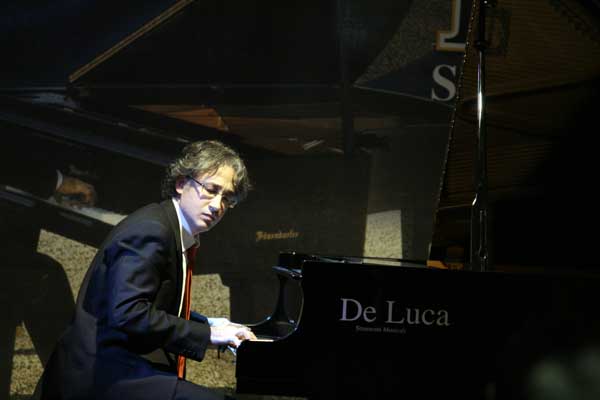 Il pianista bruzio che ha conquistato l'Europa si esibisce nella sua Cosenza 71 paolo_manfredi
