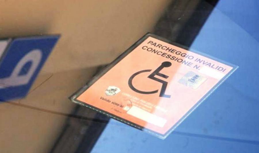 parcheggio disabili pass contrassegno