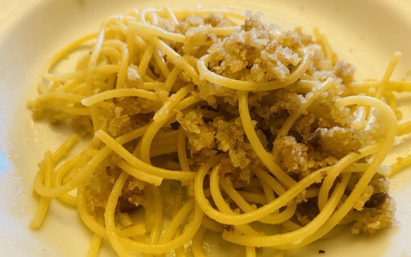 pasta alici e mollica