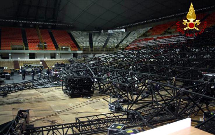 Crollo palco Pausini, cinque condanne e un'assoluzione 51 pausini crollo palco pausini reggio calabria fotogramma 01
